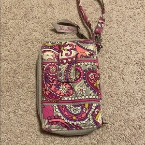 ALMOST NEW VERA Bradley Zip Arrow Wristlet